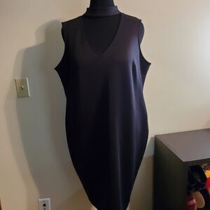 Black v neck dress boutique brand 1x